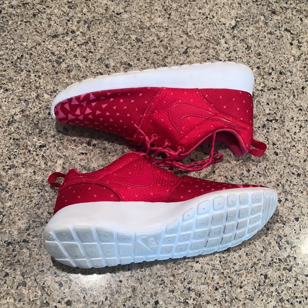 Size 5Y Nike Roshe One GS 'Gym Red' - Picture 8 of 13